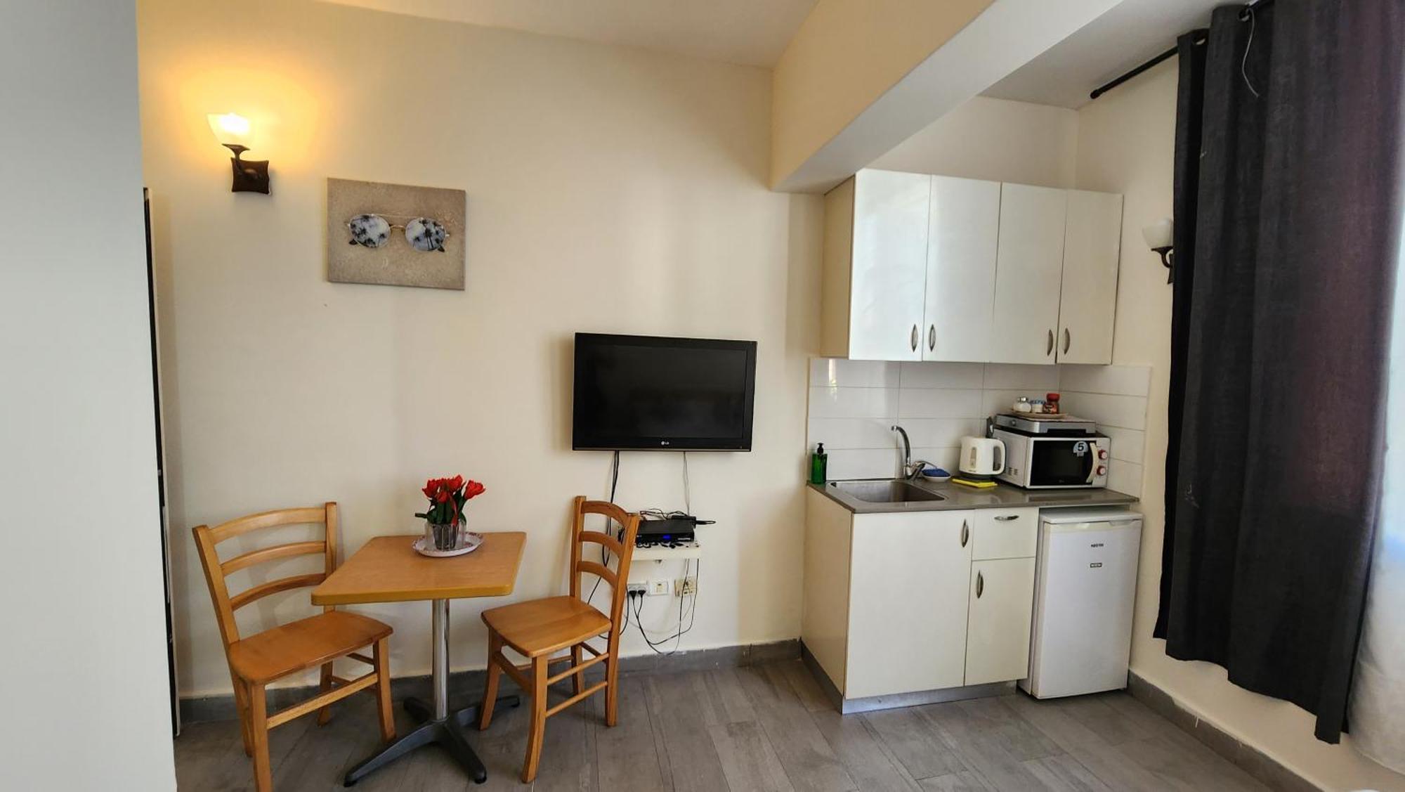 Aparthotel David Hameleh House Netanja Pokoj fotografie