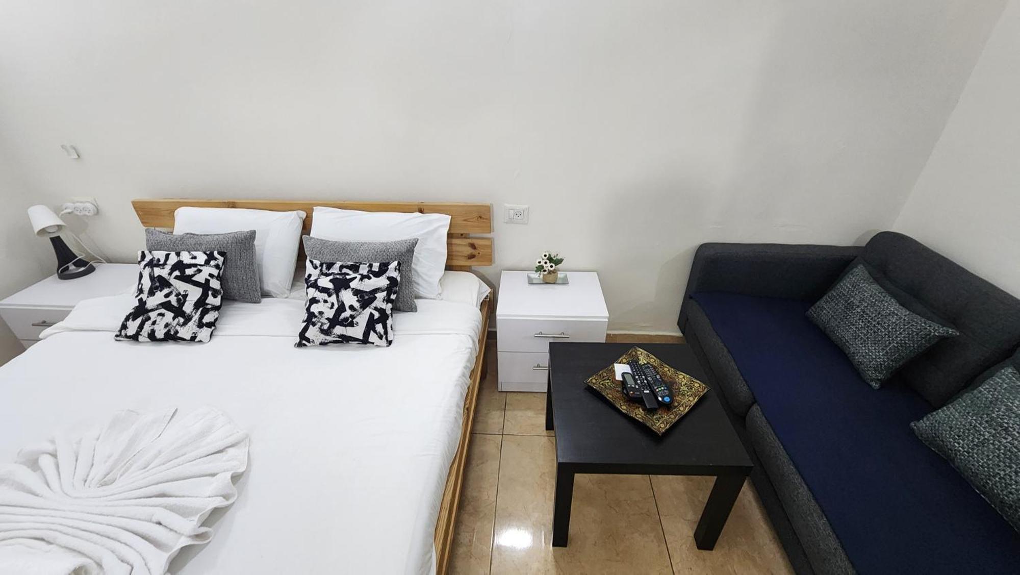 Aparthotel David Hameleh House Netanja Pokoj fotografie