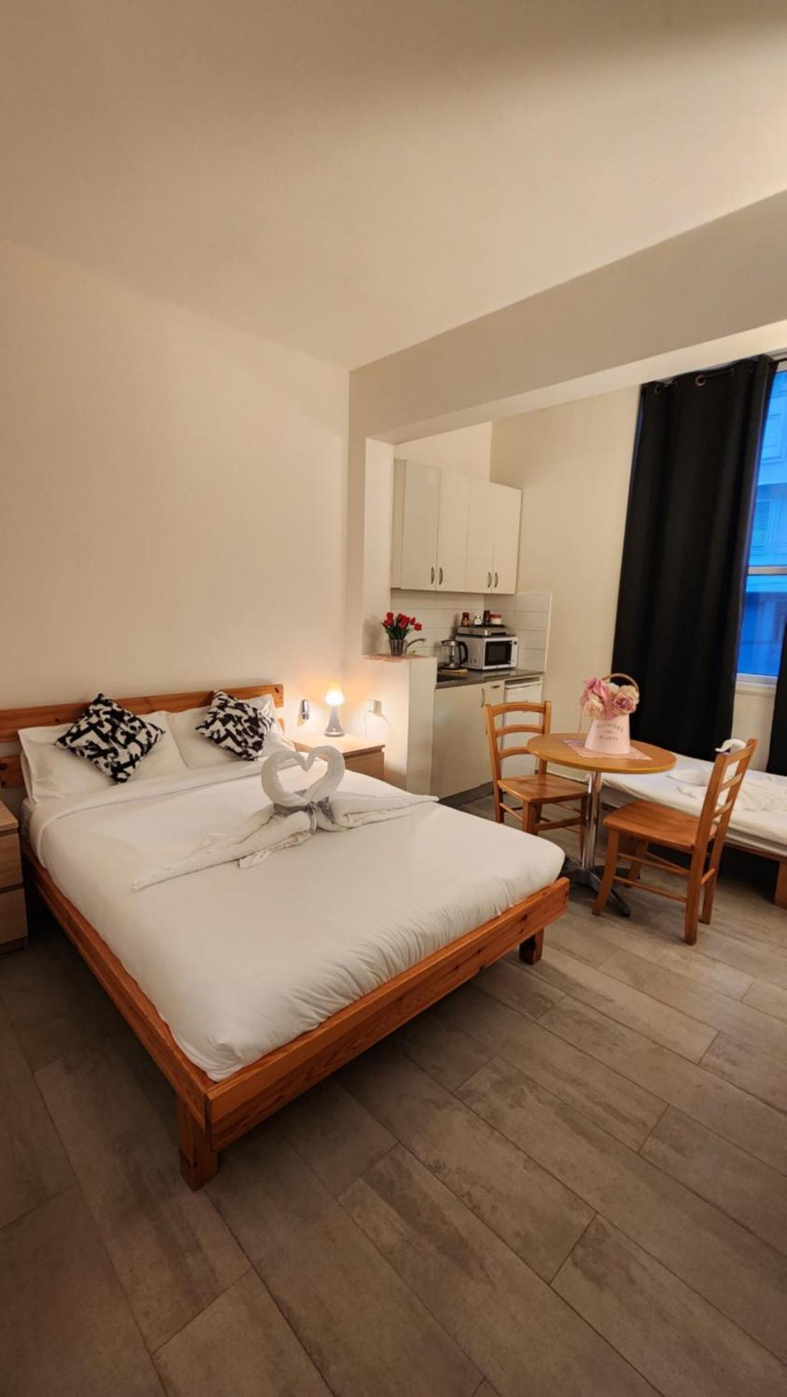 Aparthotel David Hameleh House Netanja Pokoj fotografie
