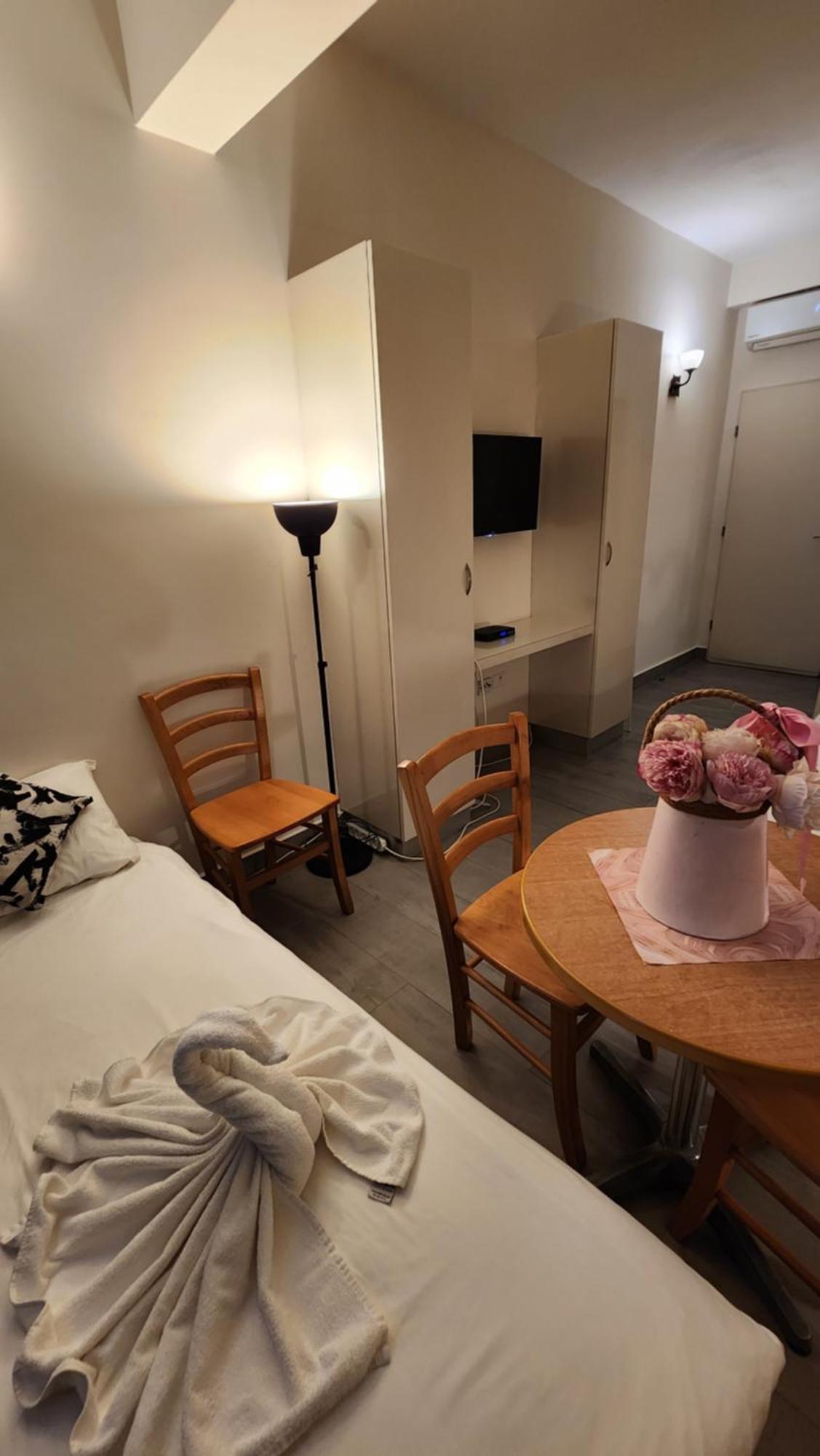 Aparthotel David Hameleh House Netanja Pokoj fotografie