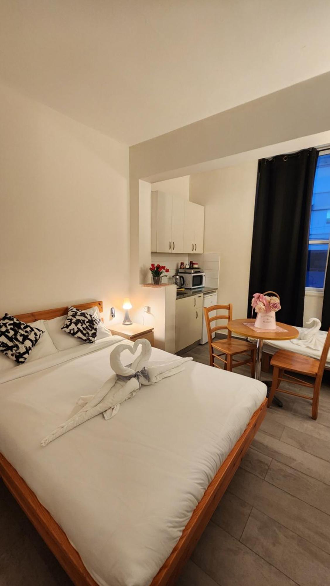Aparthotel David Hameleh House Netanja Pokoj fotografie